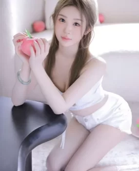 返食前凸后翘雪白妹妹