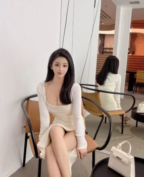 极品身材小姐姐甜美火辣身材还是很文艺的礼仪小姐姐