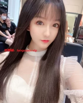 佛山刚下海小萝莉02年 小b粉嫩